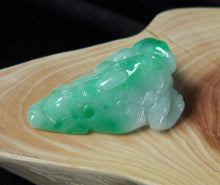 A Grade Jadeite Jade Emerald Green 3 Legged Toad Frog Gemstone Pendant JD10167